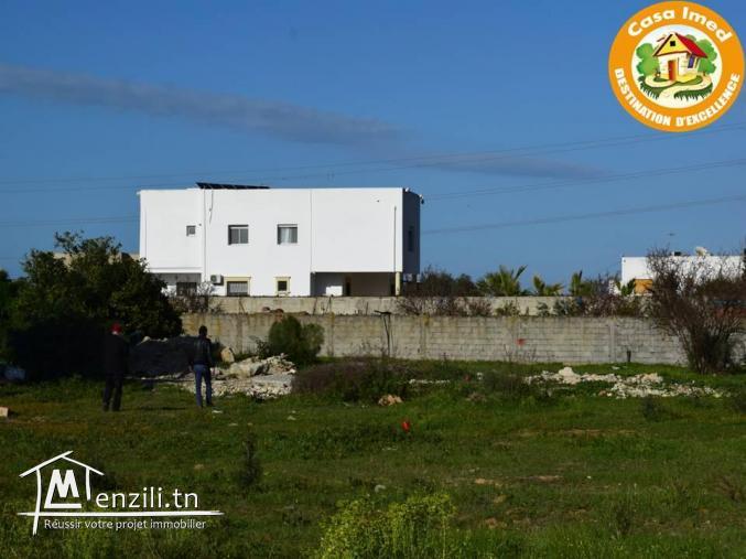 un terrain situé à chotrana 3  Prés el frima tél 26122779