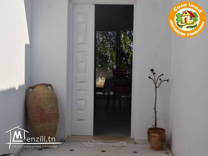 un étage de villa « s+3 » + studio en plein soukra