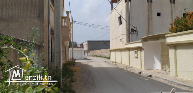 terrain à l'aouina  à vendre tél 26122779