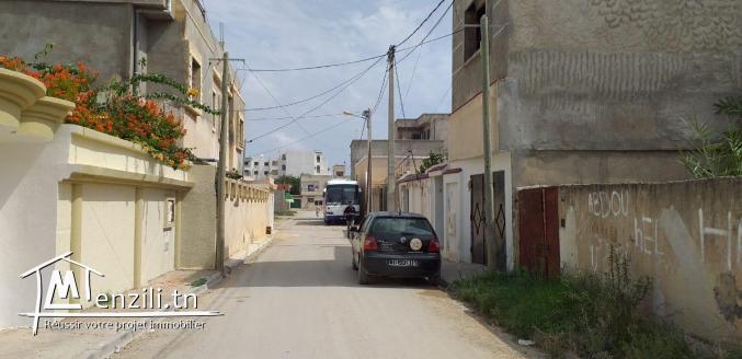 terrain à l'aouina  à vendre tél 26122779