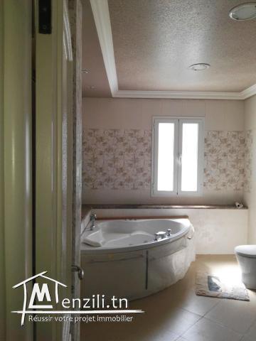 Villa dans un quartier tres calme a soukra (Choutrana 3)