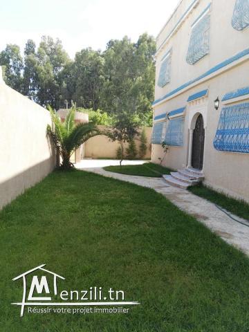 Villa dans un quartier tres calme a soukra (Choutrana 3)