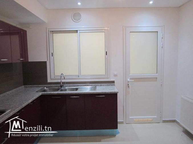 Apt S+2 à kantawi zone résidentielle dans une petite immeuble gardé