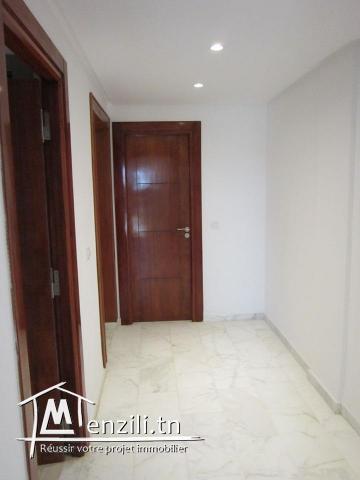 Apt S+2 à kantawi zone résidentielle dans une petite immeuble gardé