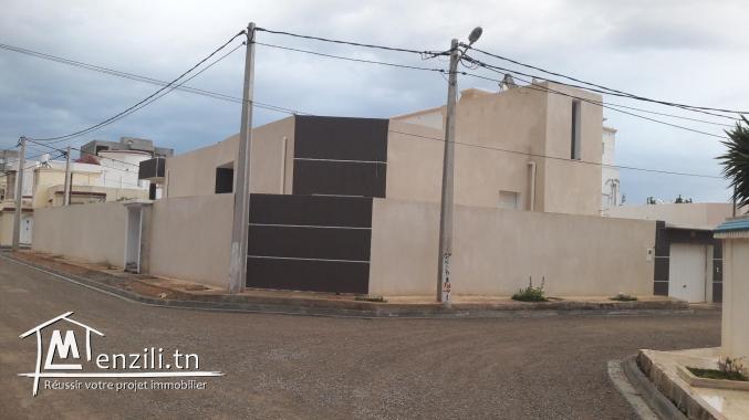 UNE VILLA LUXUEUSE DANS UN QUARTIER CALME