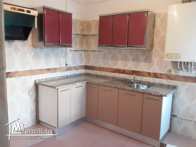 Appartement S+2 er étage