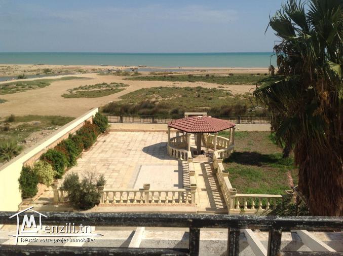 VILLA À VENDRE, S+6 À RAOUED CITÉ DES JUGES À PROXIMITÉ PORT FINANCIER
