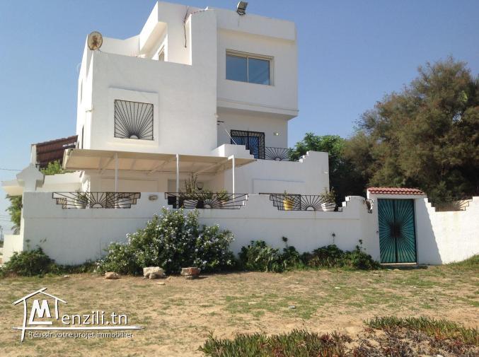 VILLA À VENDRE S+4 PIEDS DANS L'EAU À CITÉ DES JUGES À PROXIMITÉ PORT FINANCIER