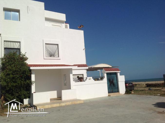 VILLA À VENDRE S+4 PIEDS DANS L'EAU À CITÉ DES JUGES À PROXIMITÉ PORT FINANCIER