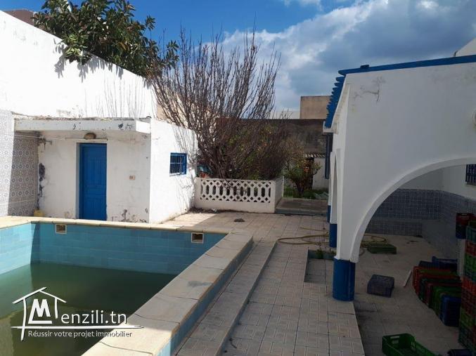 Villa s+3 a boukornine avec piscine