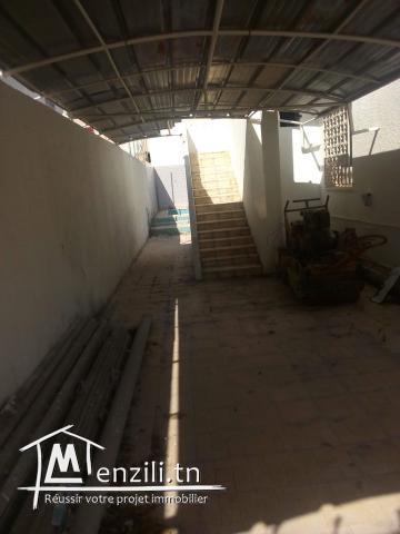 Villa s+3 a boukornine avec piscine