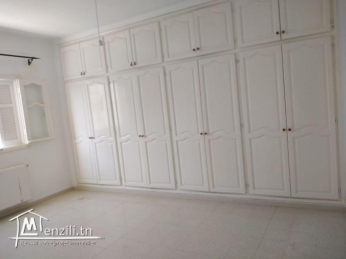 étage de villa en s+4 de 200 m² à Néapolis