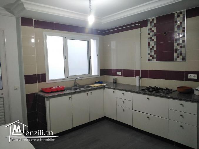 étage de villa en s+2 vide à Néapolis