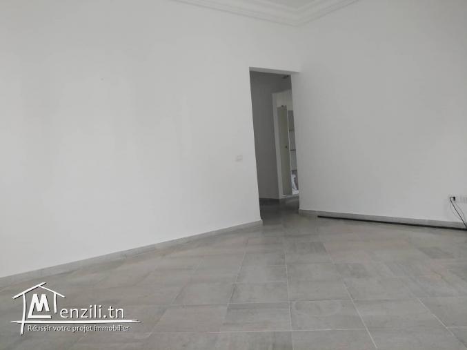 étage de villa en s+2 à Néapolis