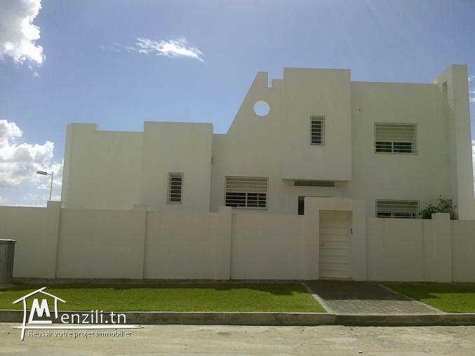 A vendre à Jardin d’El Menzah 2 Villa Inachevée