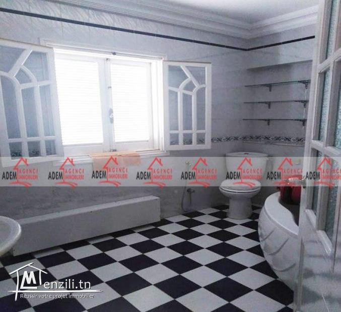 Etage de villa bien meublé