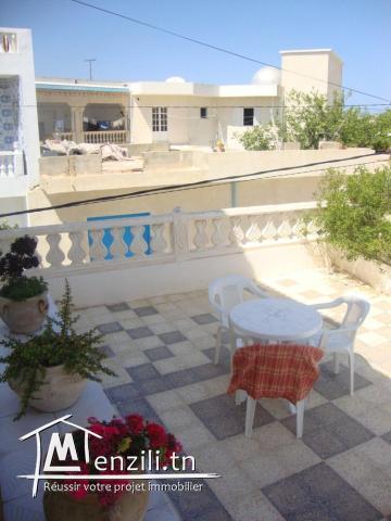 VILLA  AVEC APPARTEMENT ET JARDIN ET GARAGE A 5min de la Mer 485m2,dont 300m2 couverte