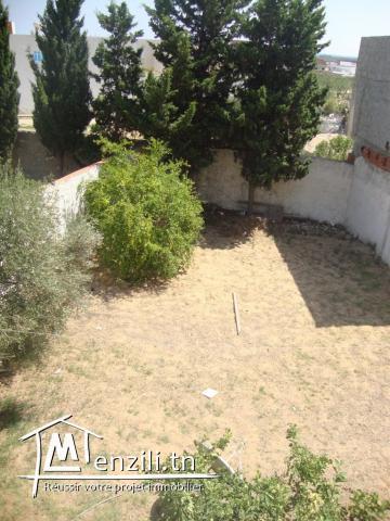 VILLA  AVEC APPARTEMENT ET JARDIN ET GARAGE A 5min de la Mer 485m2,dont 300m2 couverte