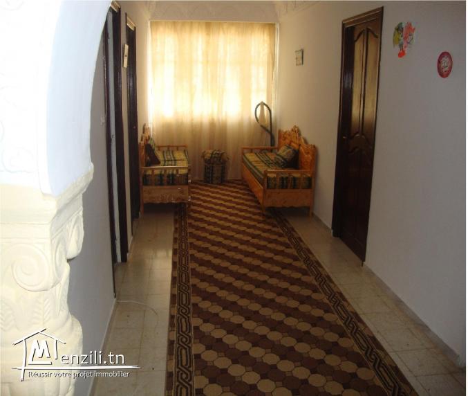 VILLA  AVEC APPARTEMENT ET JARDIN ET GARAGE A 5min de la Mer 485m2,dont 300m2 couverte