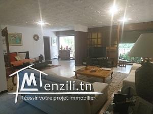 Villa de maître à Menzah 6 proche de toutes commodités