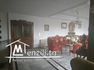 Villa de maître à Menzah 6 proche de toutes commodités