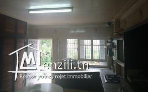 Villa de maître à Menzah 6 proche de toutes commodités