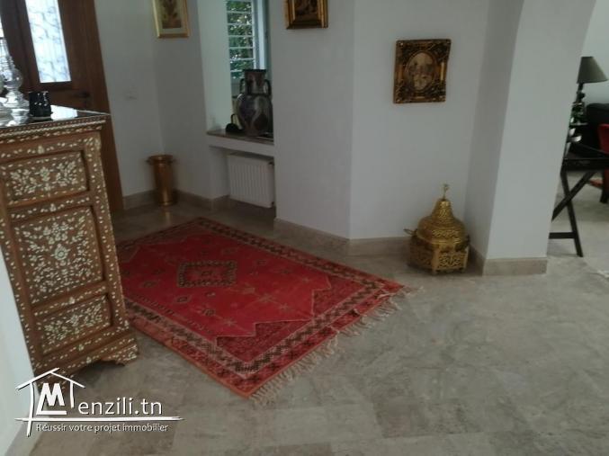 une Belle villa avec piscine à la Marsa