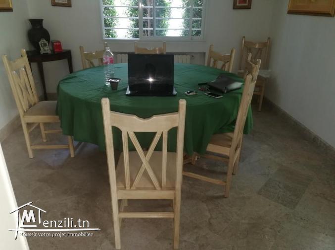 une Belle villa avec piscine à la Marsa