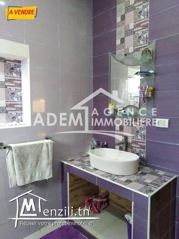 Une villa avec un étage inachevé