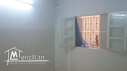 une petite maison propre à cité el Bahri