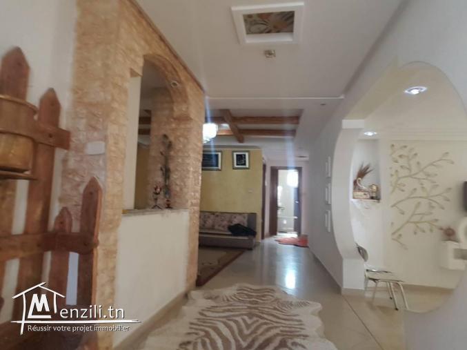 A vendre une maison s+3 à kélibia + garage commerciale+ 2 garages pourvoiture