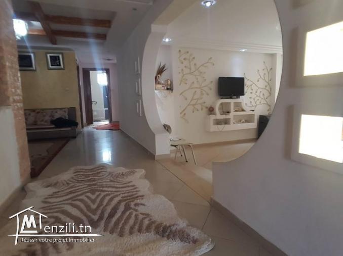 A vendre une maison s+3 à kélibia + garage commerciale+ 2 garages pourvoiture