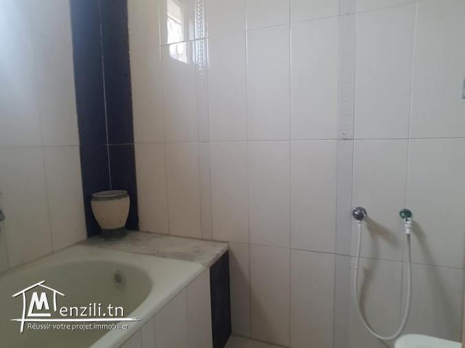 A vendre une maison s+3 à kélibia + garage commerciale+ 2 garages pourvoiture