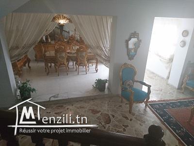 Villa de maître à Menzah 6 proche de toutes commodités