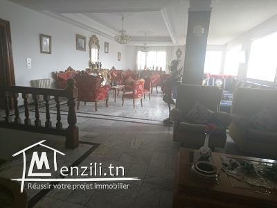 Villa de maître à Menzah 6 proche de toutes commodités