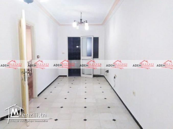 Grande villa avec jardin et garage