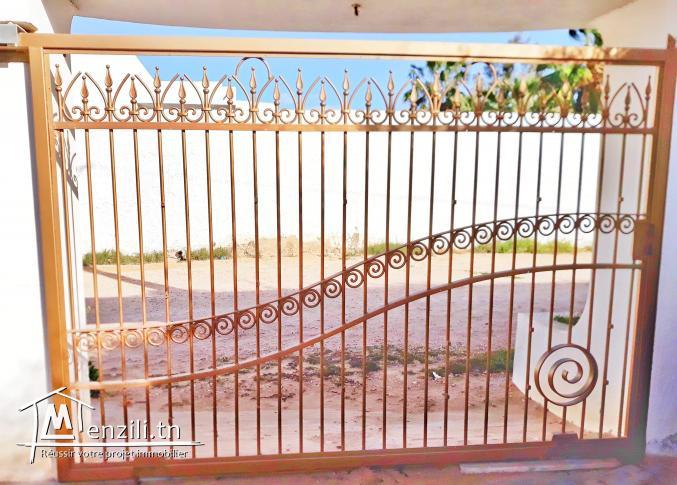 Villa à vendre  à sfax route sokra