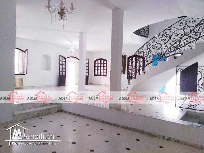 Adorable villa avec garage et jardin