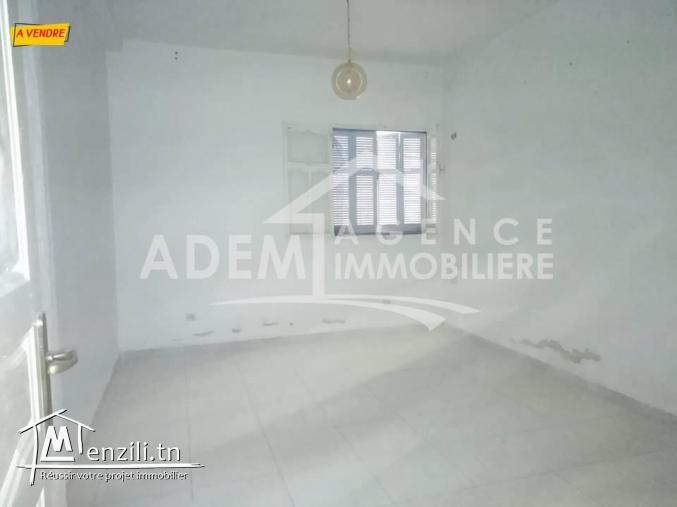 une maison de type S2  sur un lot de coin