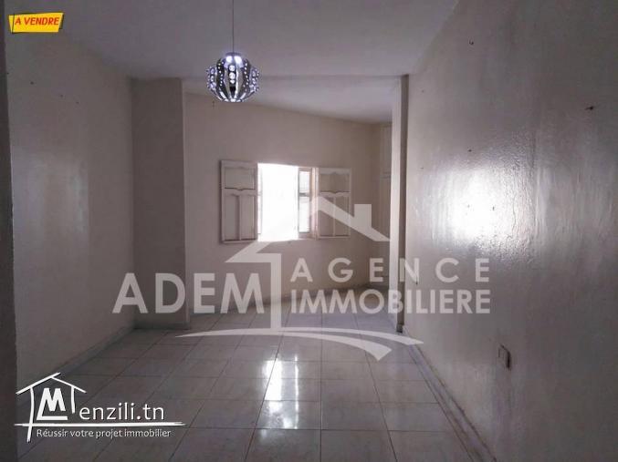 une maison de type S2  sur un lot de coin