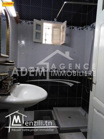 une maison de type S2  sur un lot de coin