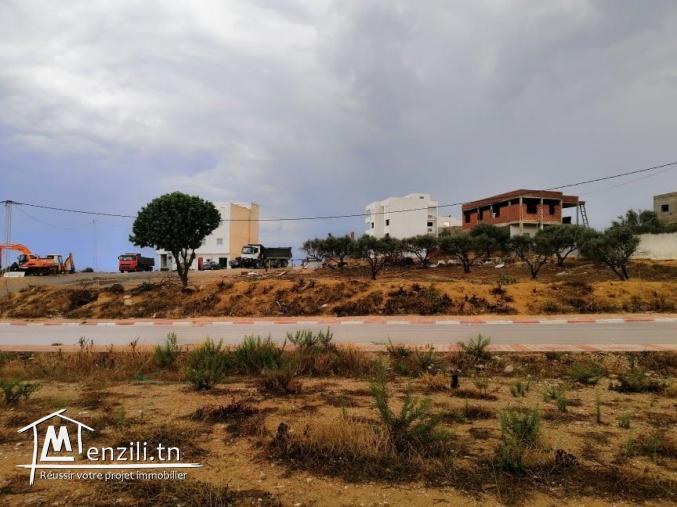 A vendre un terrain de 390m situé à Tunis Ennasr 2, côté quartier El Menzeh.