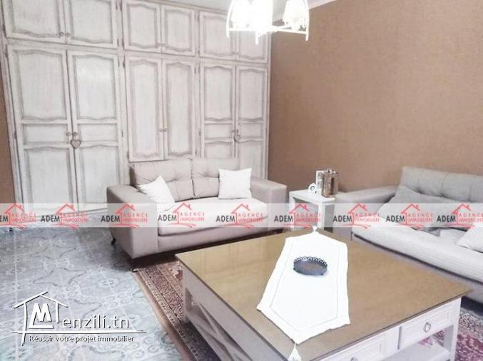 Une maison de deux étages