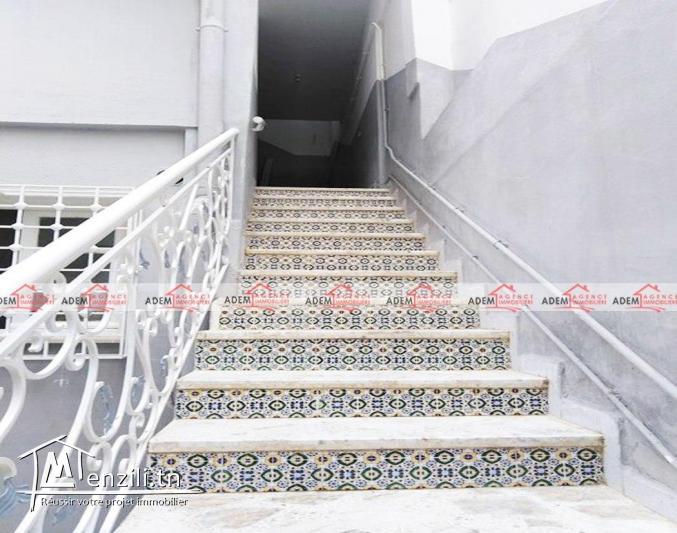 Une maison de deux étages