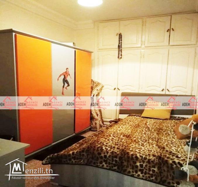 Une maison de deux étages