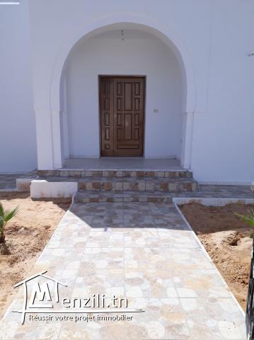 Villa impressionnante avec piscine a Djerba Houmt souk à vendre