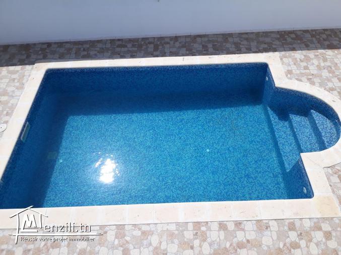 Villa impressionnante avec piscine a Djerba Houmt souk à vendre