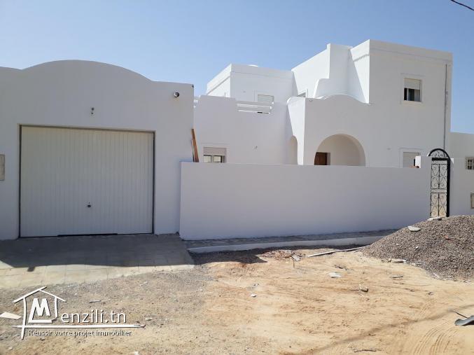 Villa impressionnante avec piscine a Djerba Houmt souk à vendre