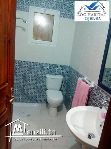L38 : LOCATION SAISONNIÈRE D’UN STUDIO S+1 EN FACE HOTEL DAR DJERBA