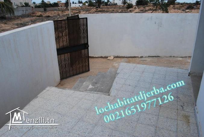 L38 : LOCATION SAISONNIÈRE D’UN STUDIO S+1 EN FACE HOTEL DAR DJERBA
